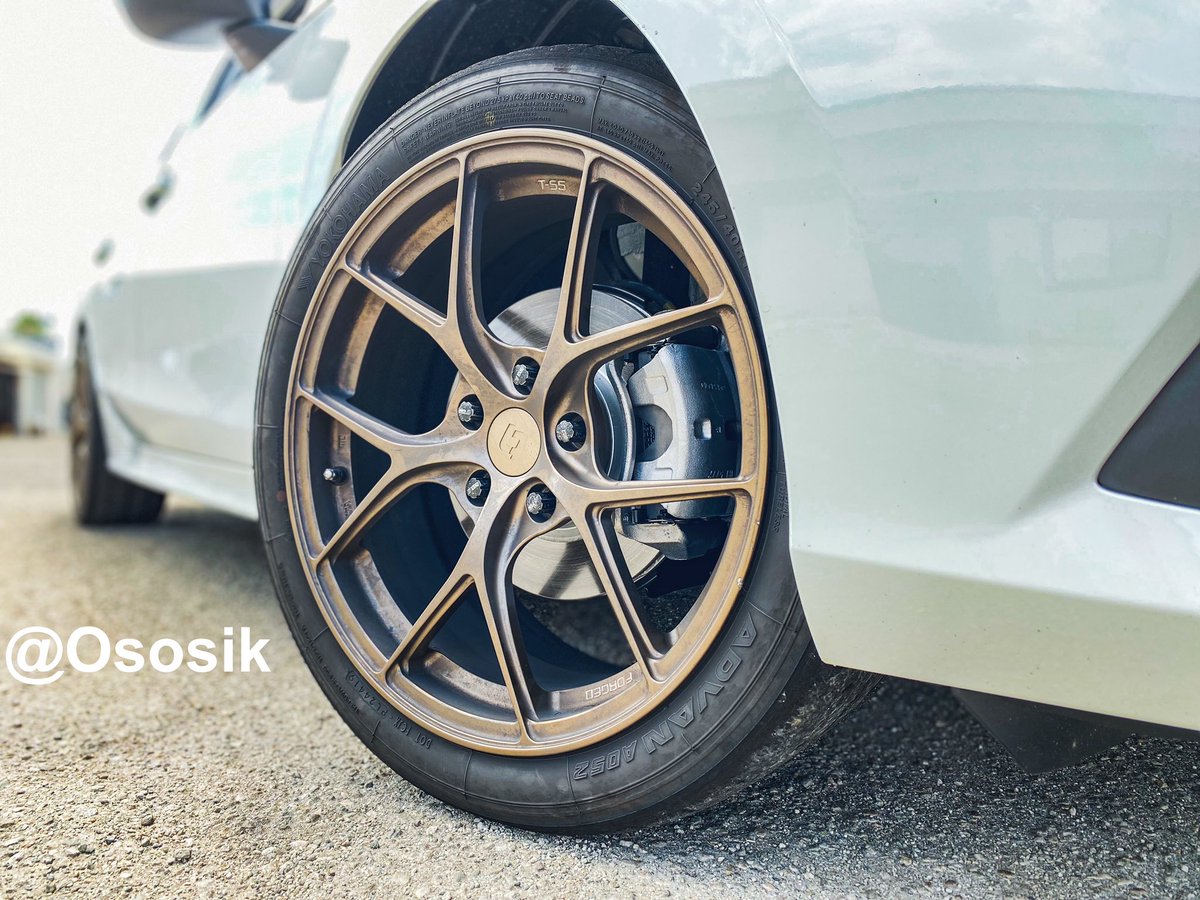 OsosikMedia's tweet photo. We tracked the new 2022 @Honda Civic Touring. Just need some @HondaRacing_HPD goodies.

#honda #civic https://t.co/6UaBxGbYxN