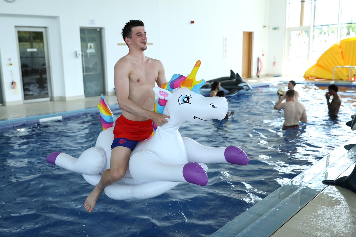 eddie_keogh's tweet photo. My cheeks are killing me but It won’t stop me smiling at these pictures. @England are in the semi’s @wembleystadium and the unicorns are back!!! #ThreeLions #gettyfc @BukayoSaka87 @masonmount_10 @_DeclanRice @Sanchooo10 https://t.co/sRRn3CfnA0