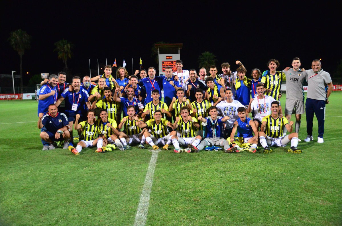 Semih23Official's tweet photo. Tebrikler çocuklar🙏💛💙
Yarı finaldeyiz👍 https://t.co/UxJoD4sOcV