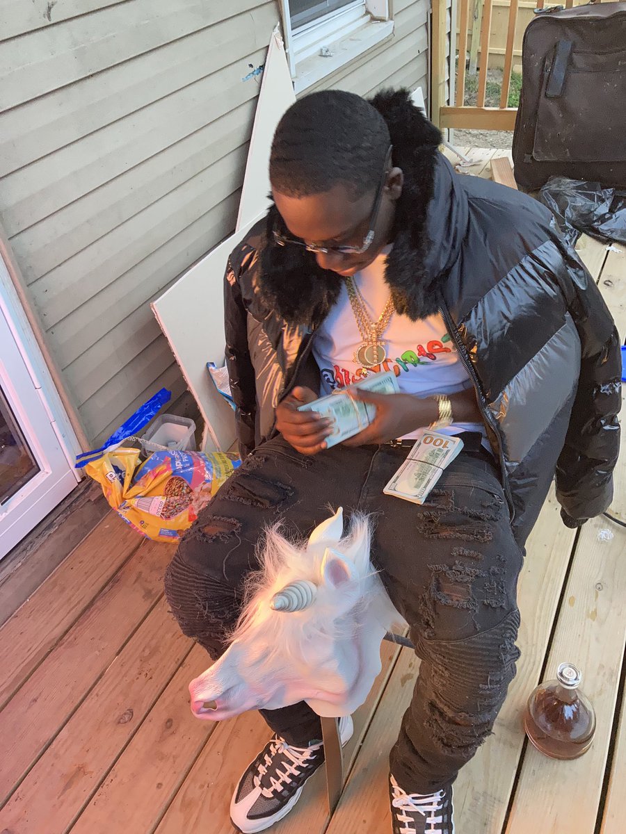 BiscyChrist's tweet photo. That money turned me to a target π―
I hope you looking down on me π©π
I hope you proud of me πππΈ
#RIPMeeche https://t.co/pIn8bf79q7