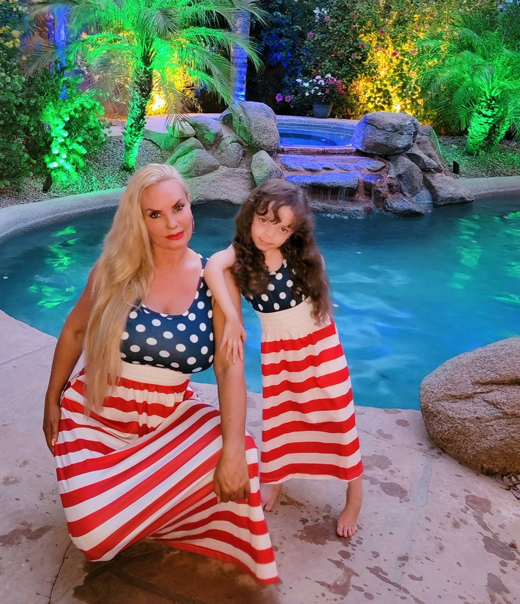 We're always looking for an excuse to match.. 🇺🇲

#pre4thofjuly #HappyIndependenceDay 
#Arizona #abstractlighting 
#matchymatchy #momanddaughterduo