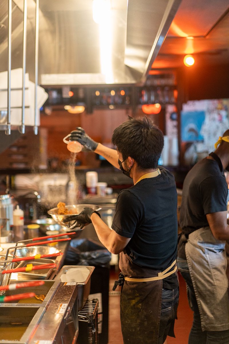 💥REMINDER💥 that we are only open today for July 4th pre-orders! 

If you did not place an order earlier this week, we will not be able to serve you today; we will return to regular hours Wednesday!🇺🇸🍗🔥🙌 #TakuSeattle #TopChef #July4th