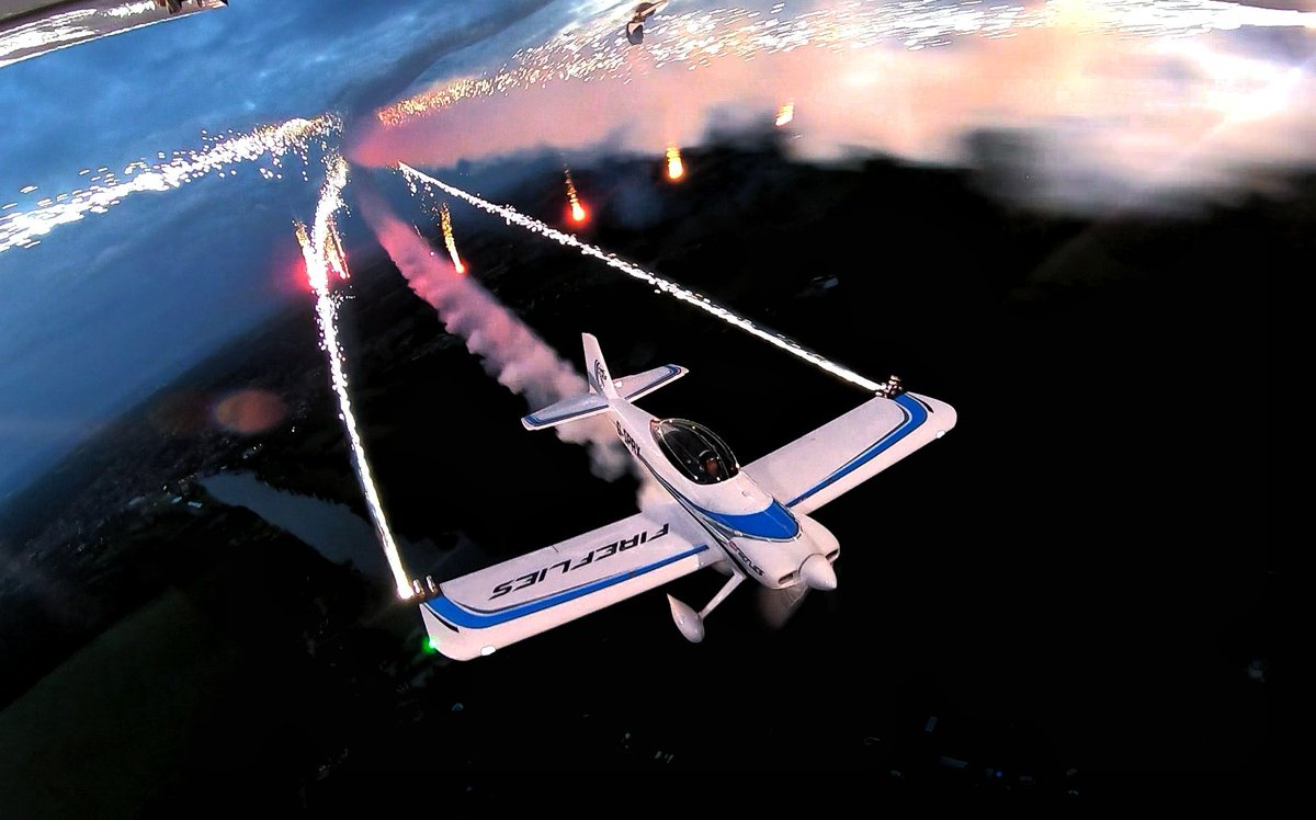 Great to get back to doing what we love.
.
.
.
.

#pyro #airshow #fireworks #airdisplay #fireflies #demoteam #displayteam #pyrotechnics #aerobatics #instadaily #dailyaviation #twilight #sunset #smokeon #vansaircraft #rv4 #cattoprops #team #pilots #cockpit #aircraft #airplane