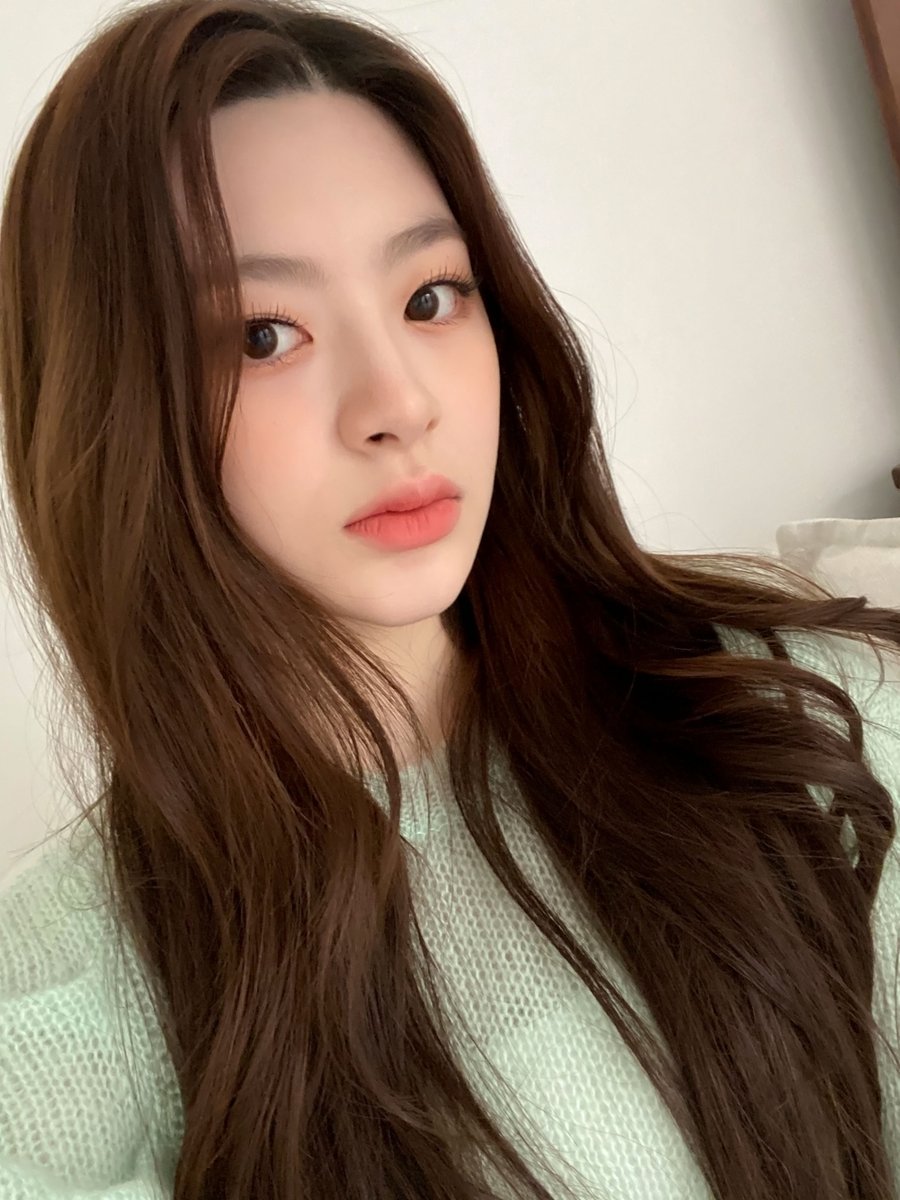 starctwt's tweet photo. ⠀ ☆⃞𝙨𝙩𝙖𝙧𝙘 𝙜𝙞𝙧𝙡𝙨, 𝙞𝙩'𝙨 𝙜𝙤𝙞𝙣𝙜 𝙙𝙤𝙬𝙣
⠀⠀⠀⠀ #ㅤㅤeventㅤㅤday
[#MEI] Dijeron desesperación y tristeza y salté para asistir al #𝗗𝗥𝗘𝗔𝗠𝗜𝗘𝗦DEBUT, no es mi pan de cada día pero caigo el indeciso #𝗜𝗛𝗔𝗧𝗘𝗬𝗢𝗨iloveyou y no dudo que lo haga con (+) https://t.co/znIyw8Xt9V