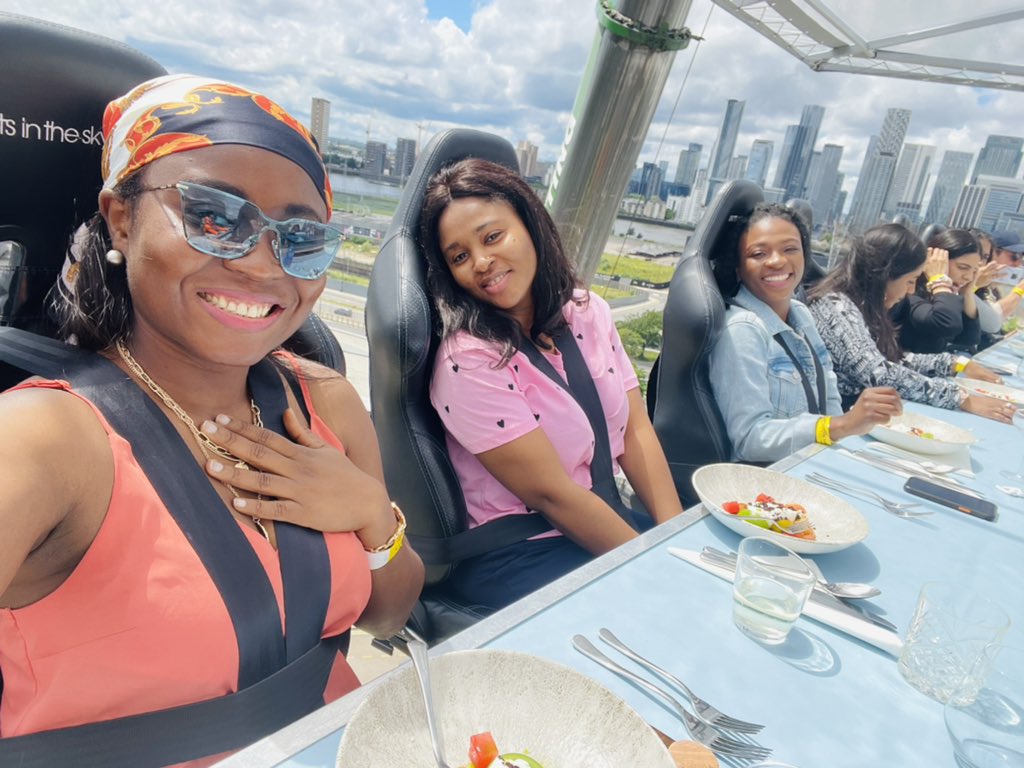 Olu_funmii's tweet photo. You live in the UK but you haven’t tried this? You haven’t lived mehn! #londoninthesky. #skydining https://t.co/D9lopCLV4G
