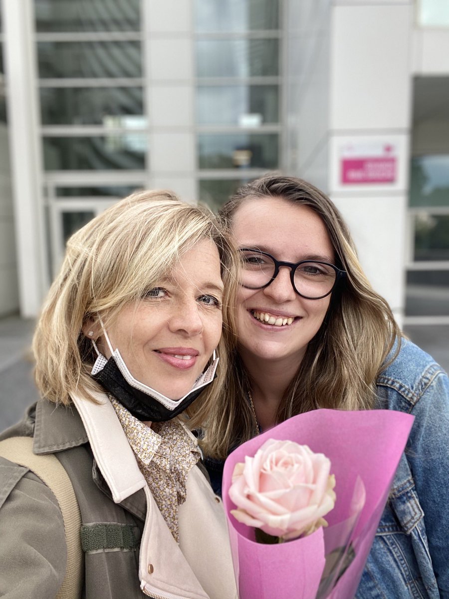 BZH_Lena's tweet photo. 2013, si on compte ça remonte à loin et pourtant c’était presque hier. La première fois que j’ai croisé ta route @WendyBouchard ! Tant de souvenirs, de rires et de confettis ! Et encore tant de souvenirs à créer 😉♥️
Je t’aime fort Chaton ! ♥️♥️

#E1WE 📻
#Europe1 https://t.co/5oWTsA0yMv