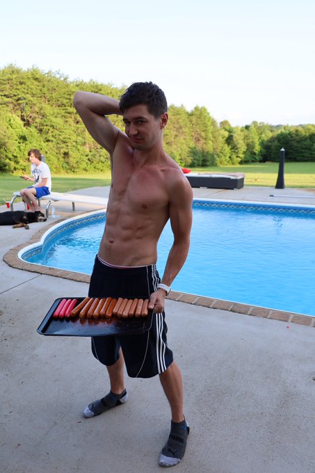 @ColbyChambersXX offering up a platter of wieners https://t.co/j3CgYk0sJK<a class="tags" href="/tag/colbychambersxx">@colbychambersxx</a>