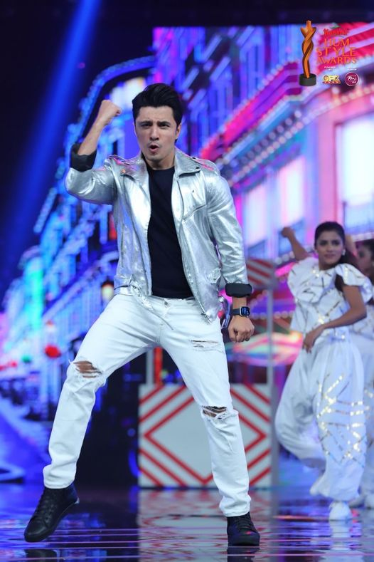 A True Rockstar Ali Zafar Steals The Show With His Amazing Performance!
Stay Tuned For More Updates On Kashmir Hum Style Awards!
#KHSA21 #KASHMIRHUMSTYLEAWARDS #GFCFans #MoizGurr #GourmetFoods #HSA21 #HSA
