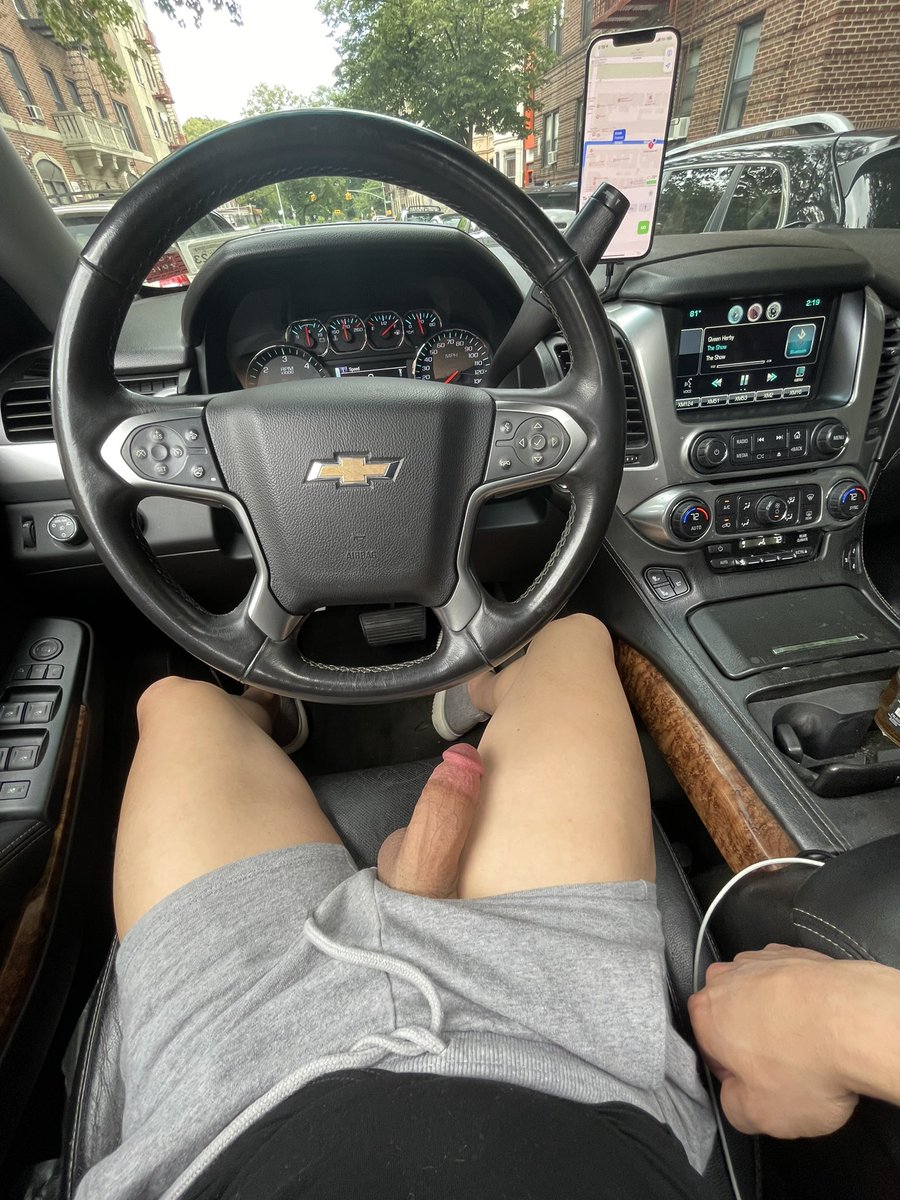 Who wants to give me road head? 👀😏