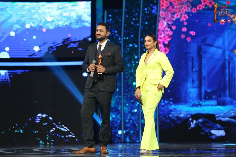 The Kashmir Hum Style Awards Most Stylish Actor Film Male 2020 is Presented By Sonya Hussyn and Mian Shahzad Khalid Director Marketing &amp; Communications United Indutries Limited!

#KHSA21 #KASHMIRHUMSTYLEAWARDS #GFCFans #MoizGurr #GourmetFoods #HSA21 #HSA