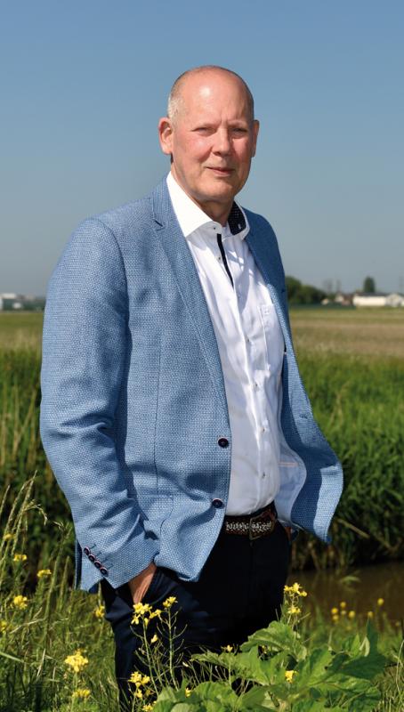 Vandaag In het <a href="/NOS/">NOS</a> Journaal: de gemeente #Zuidplas bouwt een compleet nieuw dorp, 6 meter onder zeeniveau. Waarom? Wij vroegen het onlangs aan wethouder Jan Hordijk: vng.nl/artikelen/nieu… #wateroverlast