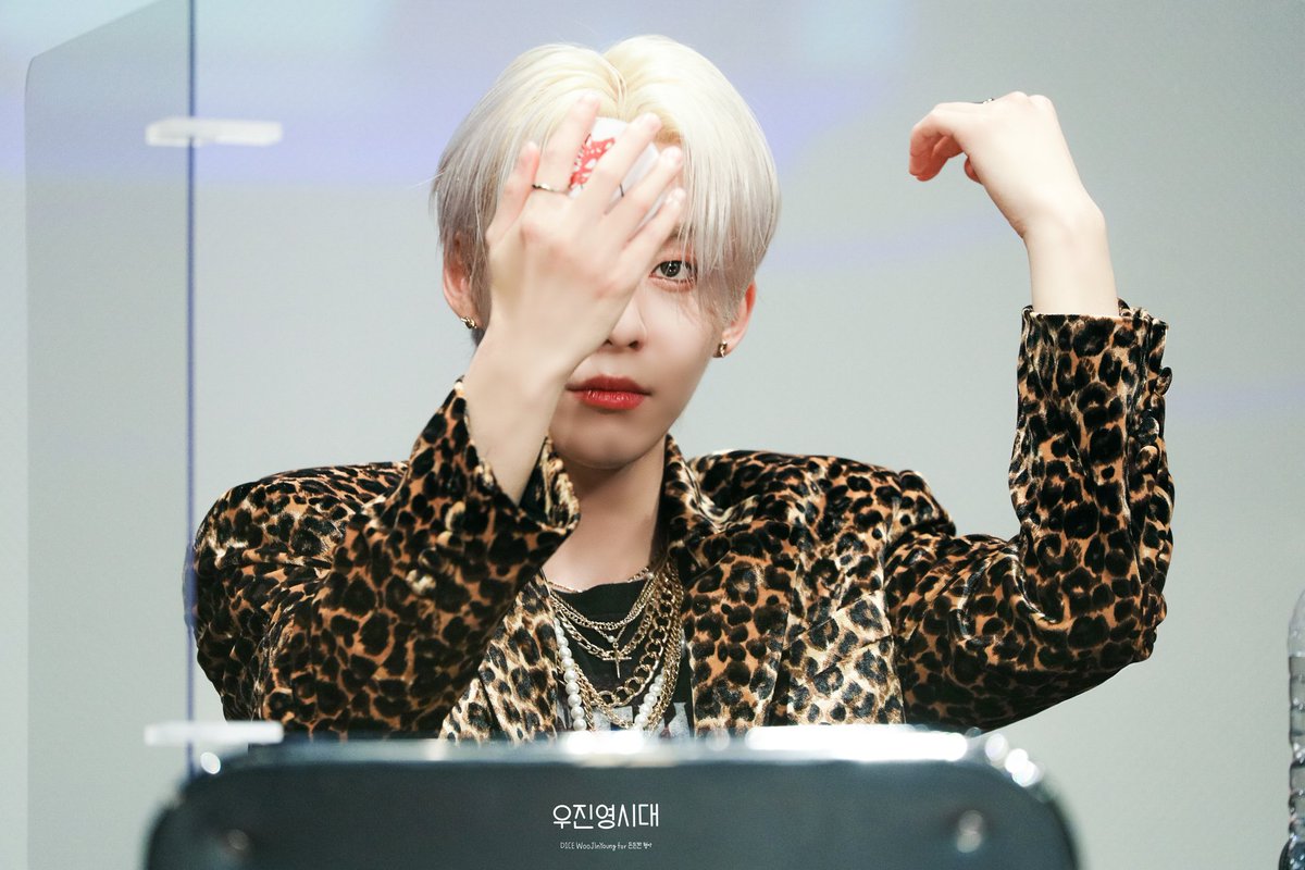 210704 우진영 사운드웨이브 팬사인회

니가 있어서 행복한 하루!
너무 소중한 진영이. 고마워♡

#WOOJINYOUNG #우진영 #ジニョン
#D1CE #디원스  
<a href="/officialD1CE/">디원스 D1CE</a>