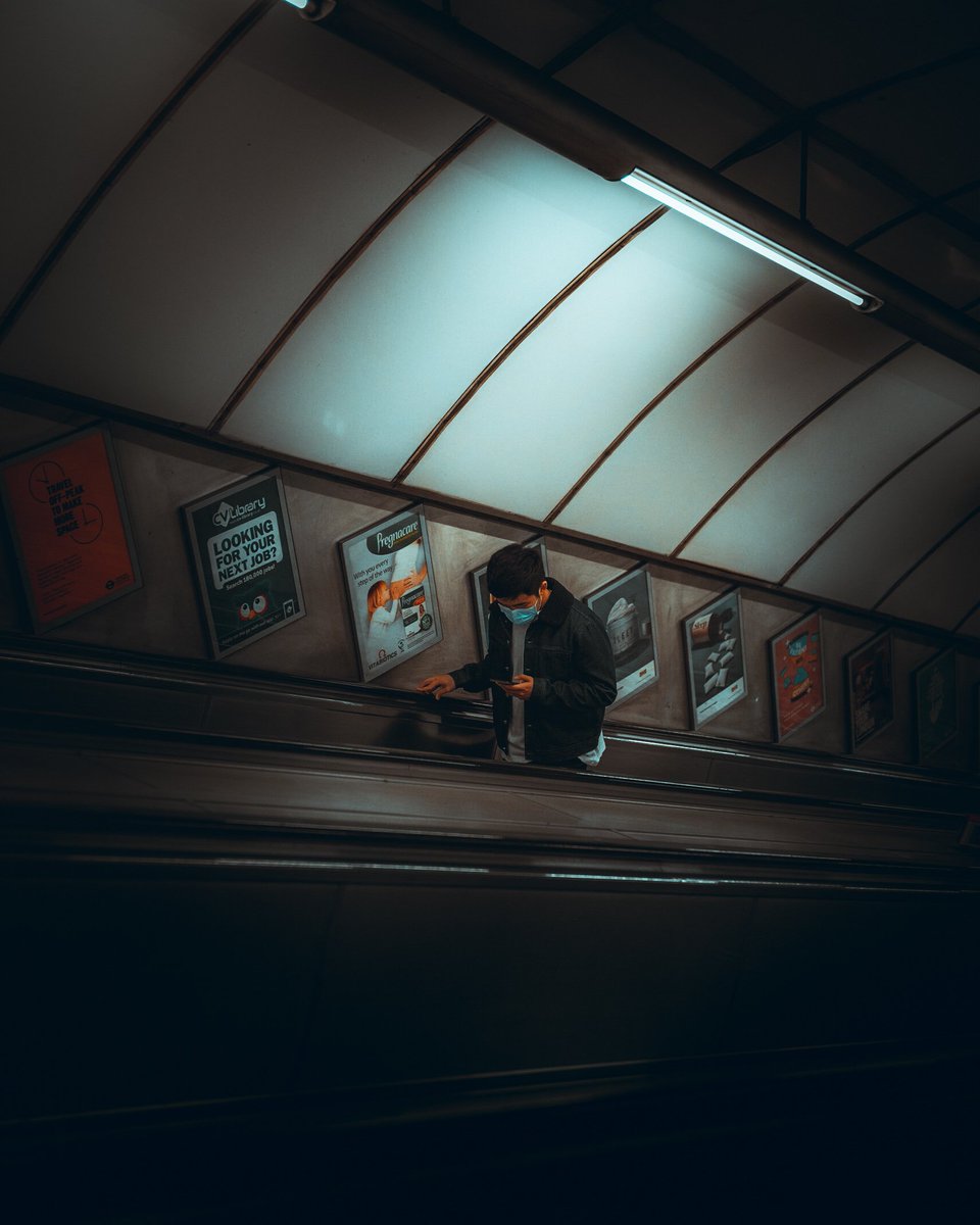 Monday movement... ⏳
#streetphotography #london #MondayMorning #MondayMood