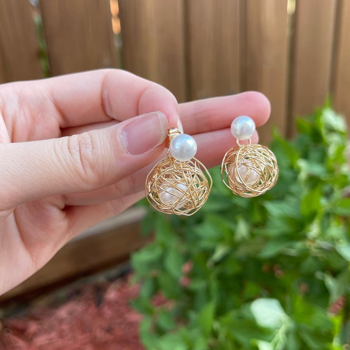 KosStore's tweet photo. “Caroline”

New!! Very elegant pearl earrings. Great with any outfit. 

Dm to order
Pickup or shipping is available 
Etransfer or cash 
📍Saskatoon Sk Canada 🇨🇦 https://t.co/P7lvkrHqh0