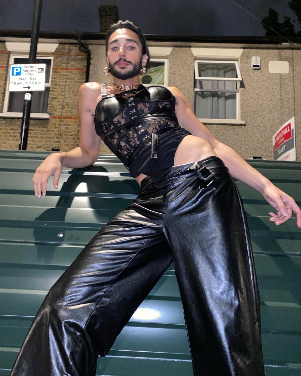 ZaddyZa1n's tweet photo. Taking out the trash … ME https://t.co/Lt8pF6lKOf