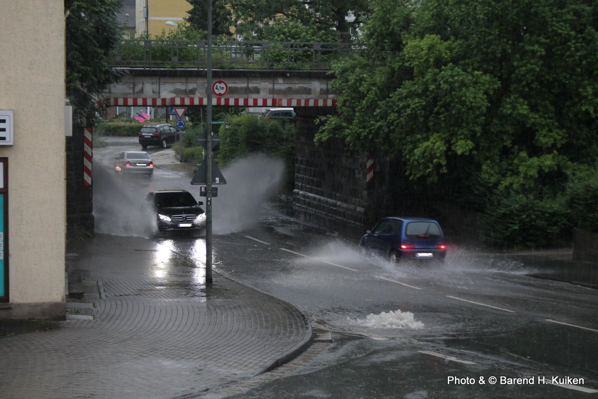 bhkuiken's tweet photo. Platzregen @ 34497 Korbach am 04. Juli 2021 rund 16:30.

@Kachelmannwettr @Fabian_Ruhnau @Tornadoliste @WetterNordHE @Skywarn_DE 

#Gewitter #Platzregen #Korbach #Waldeck #Nordhessen https://t.co/pFblWZpdmW