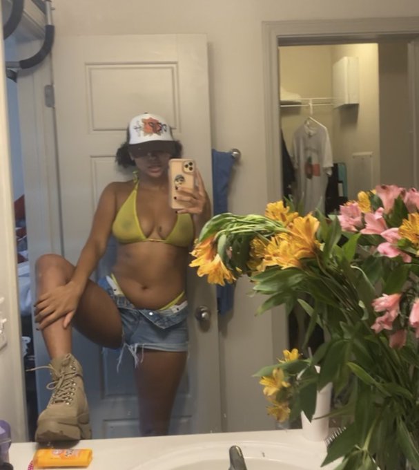 fuck the 4th but yeye bitch!! https://t.co/QzZLUZoe3B<a href="/tag/babes"class="tags"><span>#babes</span></a>