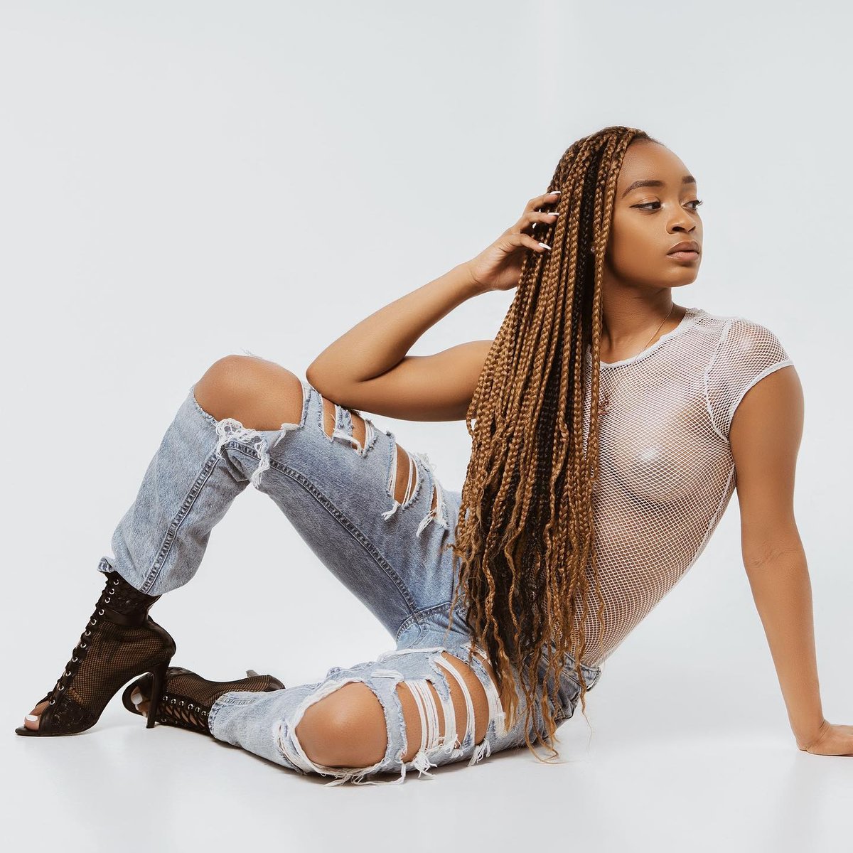 BurjuShoes's tweet photo. Born to express, not to impress 💅⁠
Happy Sunday Babes! before the week starts let's remind ourselves that we are the PRIZE 🖤⁠
⁠
Loving the heel in the picture? Click the link below to shop now 🛍️ ⁠
⁠
👑 @stinamoves⁠
👠  Jezabel ⁠
https://t.co/N0vNoNNe4G https://t.co/RvivdrAVLG