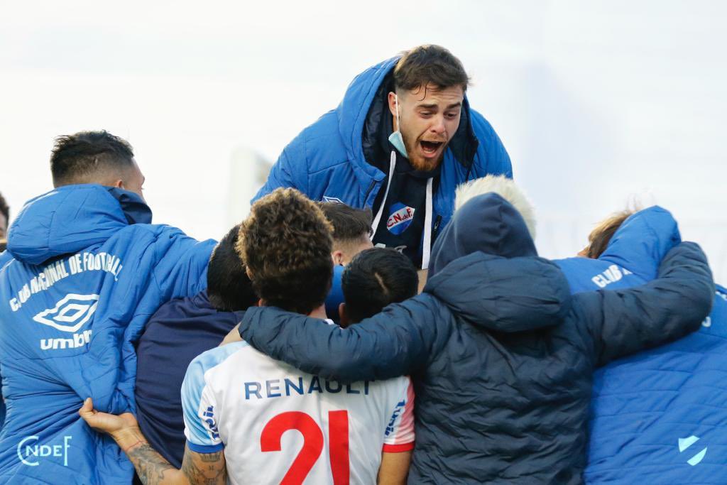 ¡¡¡GANÓ NACIONAL!!! 👊🏼🔵⚪️🔴👊🏼

El Decano venció 2-0 a Peñarol en el Gran Parque Central con goles de <a href="/Brianocamp7/">Brian Ocampo</a> y Cami Cándido

#TodosUnidosVenceremos #DaleBolso