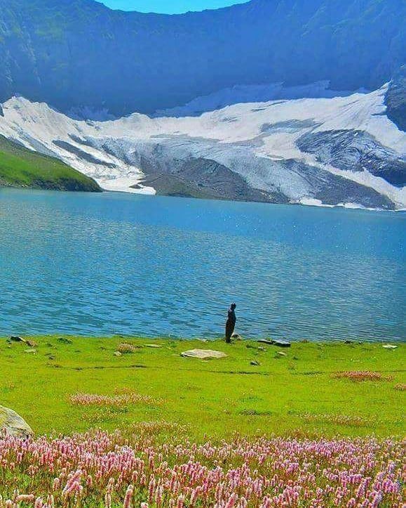 Nidasharif17's tweet photo. Indeed Allah made pakistan beautiful ❤️
#GilgitBaltistan
#BeautifulPakistan .
#gilgitbeauty https://t.co/WjMKTiFHTF