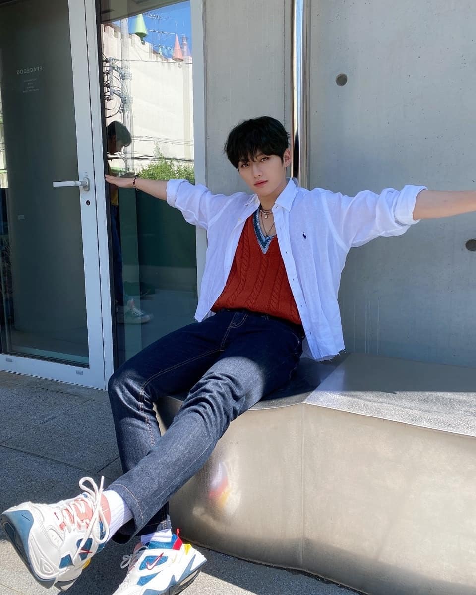 StrayKidsArgFC's tweet photo. 📸[INSTA] 210704 #LeeKnow

"Conduce 🚘🚘 Espero que se quede así~😎#LeeKnowEsTierno #Última #FotoCon #Pelo #Verrde"

Cr: RealStrayKids 
Trad Eng: @/StrayKidsGlobal
Trad Esp: StrayKidsArg
Stray Kids Make Us Stay Argentina
[@Stray_Kids #StrayKids #스트레이키즈] https://t.co/duFmerewXa