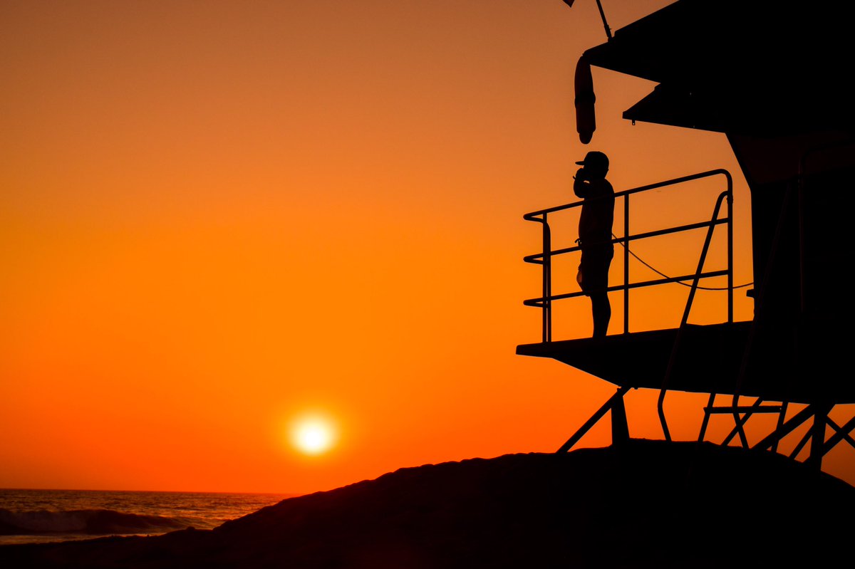 thriving_items's tweet photo. Huntington Beach sunset🌅 https://t.co/6Ya2s7VeQq