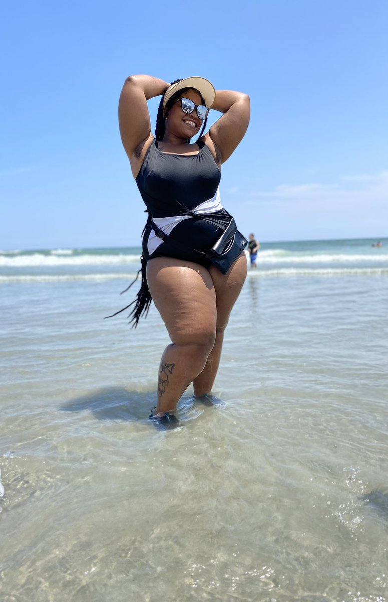 vanilladutchiee's tweet photo. One thing for sure,two things for certain, Ima always live my best life &amp; I’m not gonna shave my underarms 🥴😂 https://t.co/qJltNWg94Q