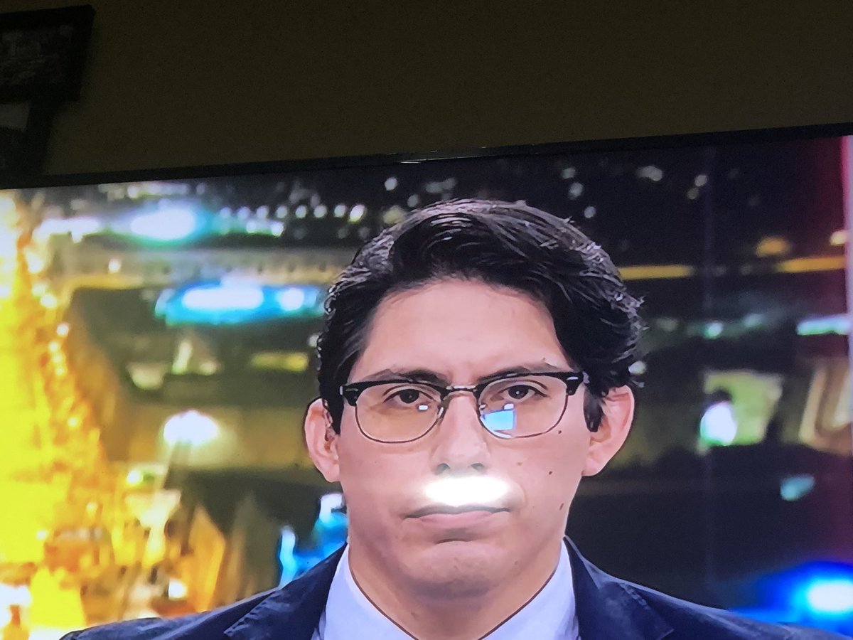 jgranados's tweet image. teleprompter junior Salazar en #KuartoPoder