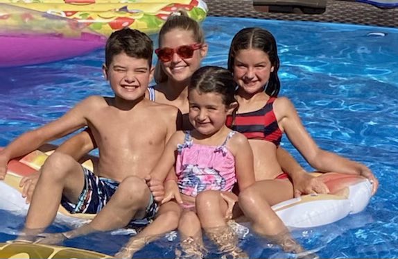 JennOShea2's tweet photo. Happy to spend this 4th of a July with my beautiful sister (&amp; amazing aunt to my kids) before she deploys for the next year. We will miss you so much and are so proud of you. Thank you to you and all of our military men and women. 🇺🇸 ❤️ @erin_joyce3 https://t.co/DEO6yAfFIR