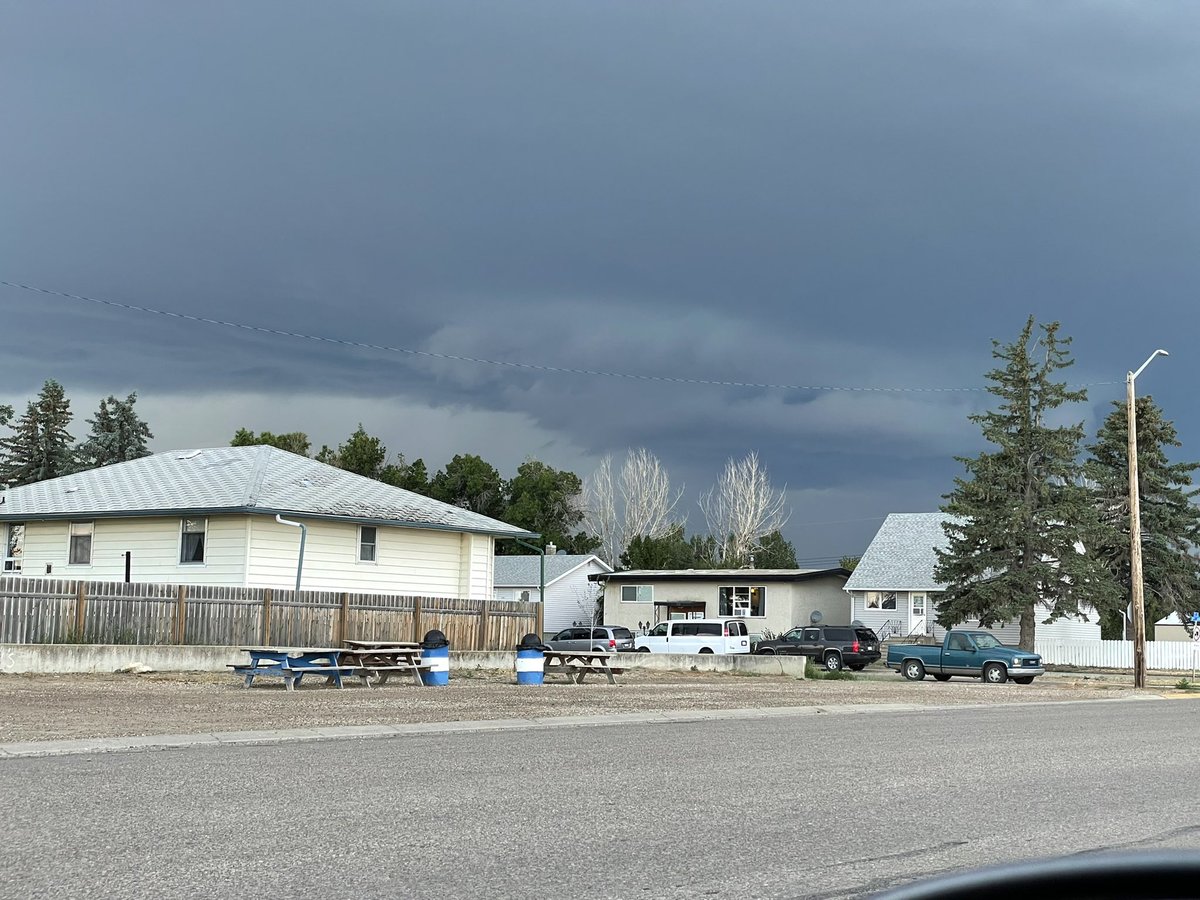 Let’s hope this is just some rain and noise.  #abstorm  Wendy’s dairy bar looking NE