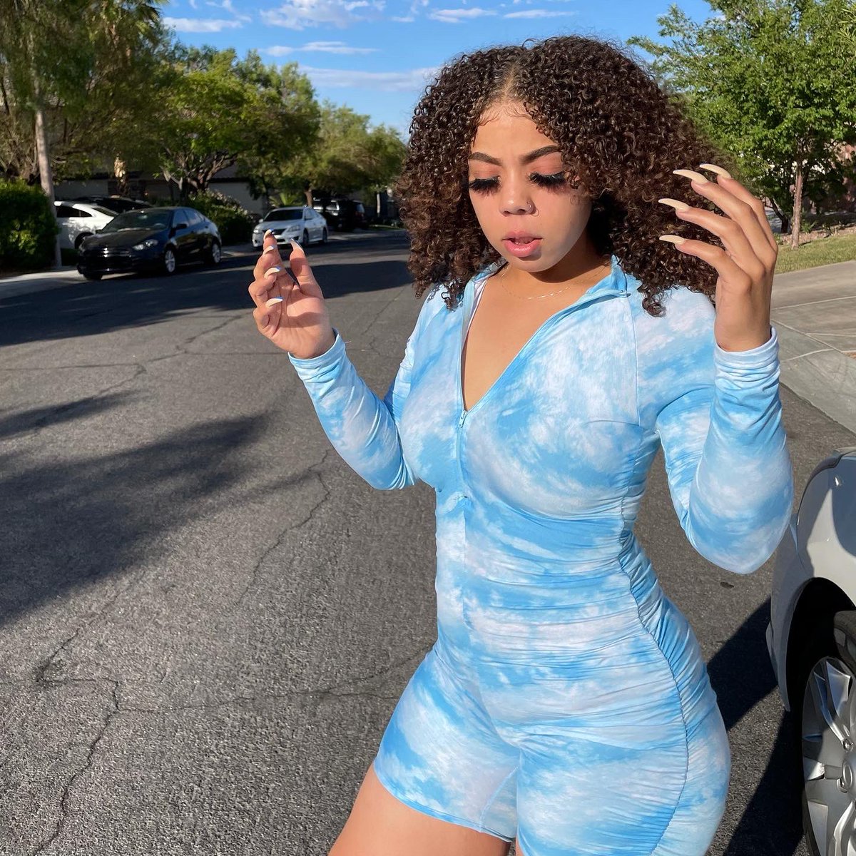 ashlynmlambert's tweet photo. 1️⃣0️⃣🦶🏽👇🏽 https://t.co/LdDNuVjBUm