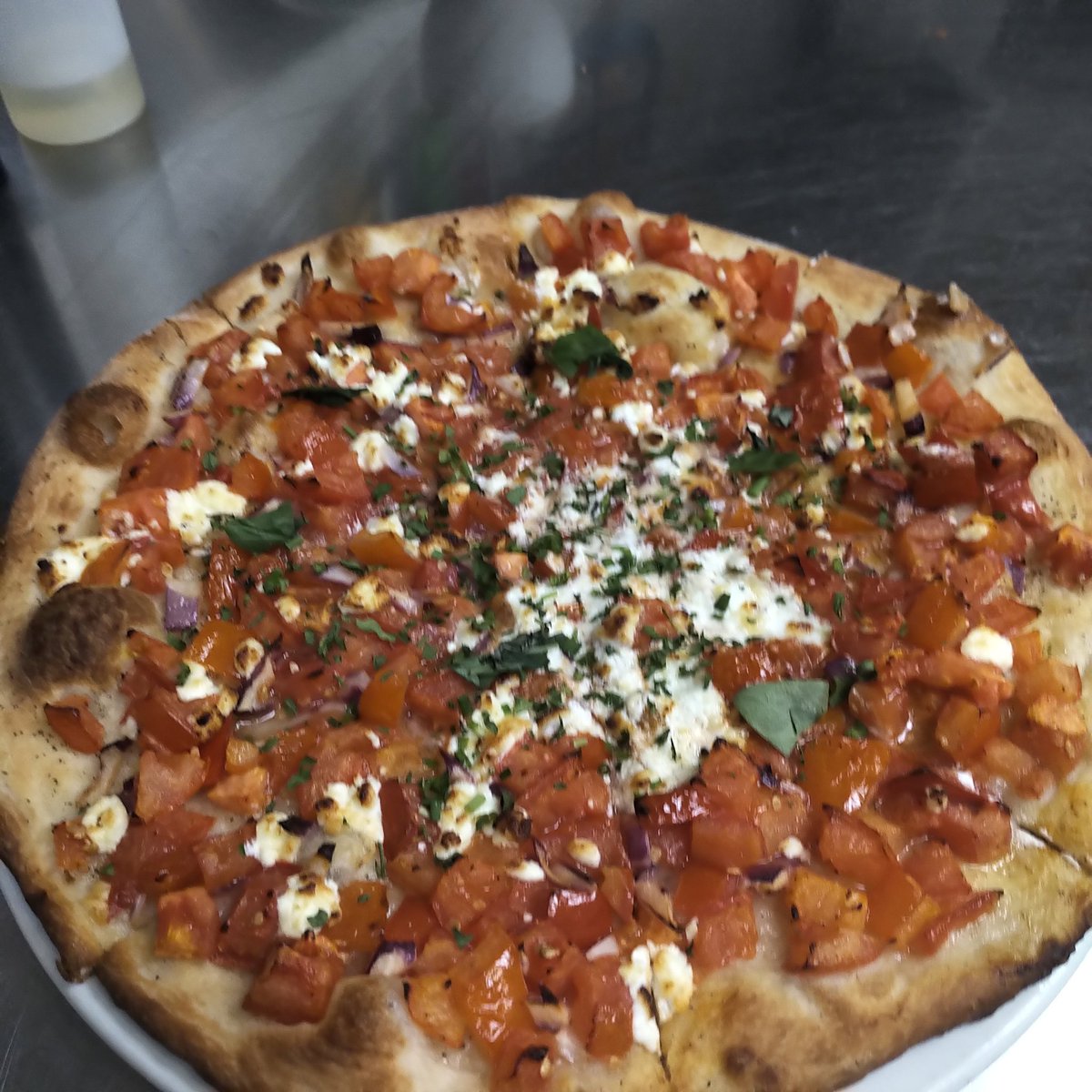Ridgepointwines's tweet photo. Note to self Don't walk into the kitchen One of our signature pizzas Pizza Bruschetta Everything fresh and local https://t.co/X9ehXBcWT7