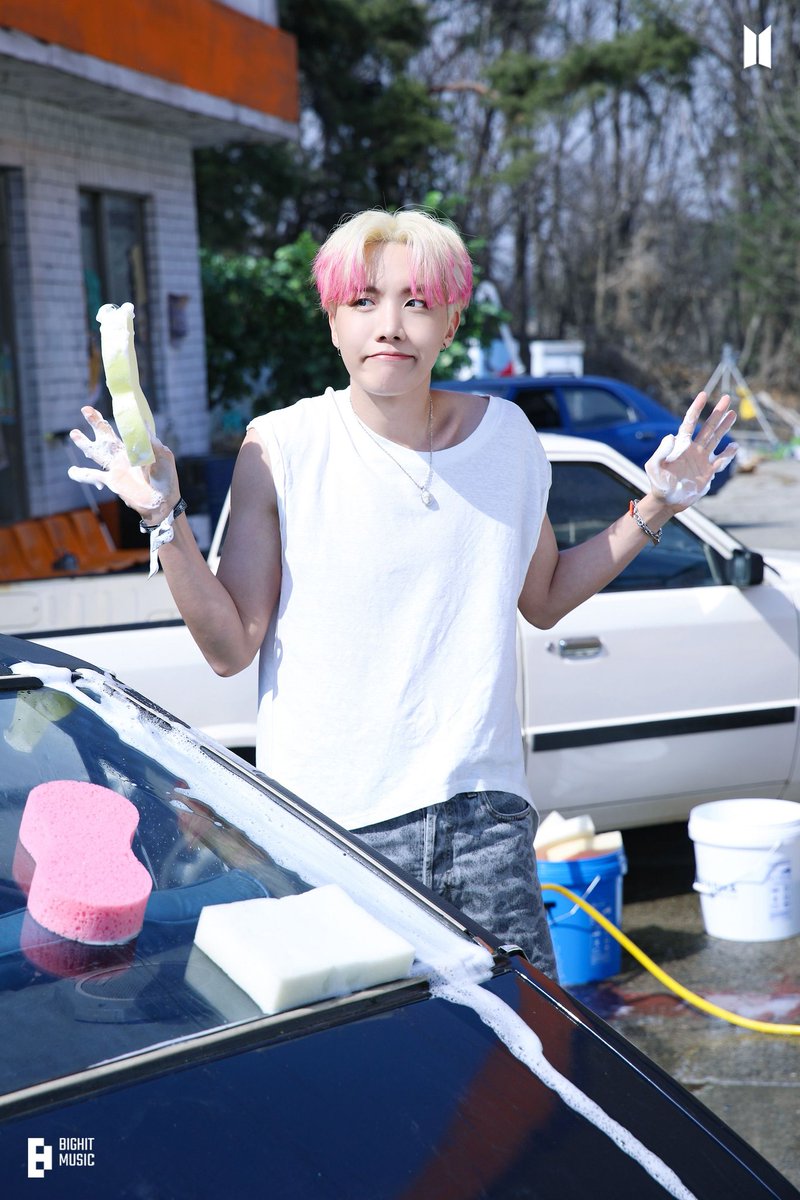 bangtan99134596's tweet photo. Congratulation🎊🎉 #JUNGHOSEOK for being the top most handsome and beautiful face of 2021 #BTS_twt https://t.co/4IW2DOYc9X