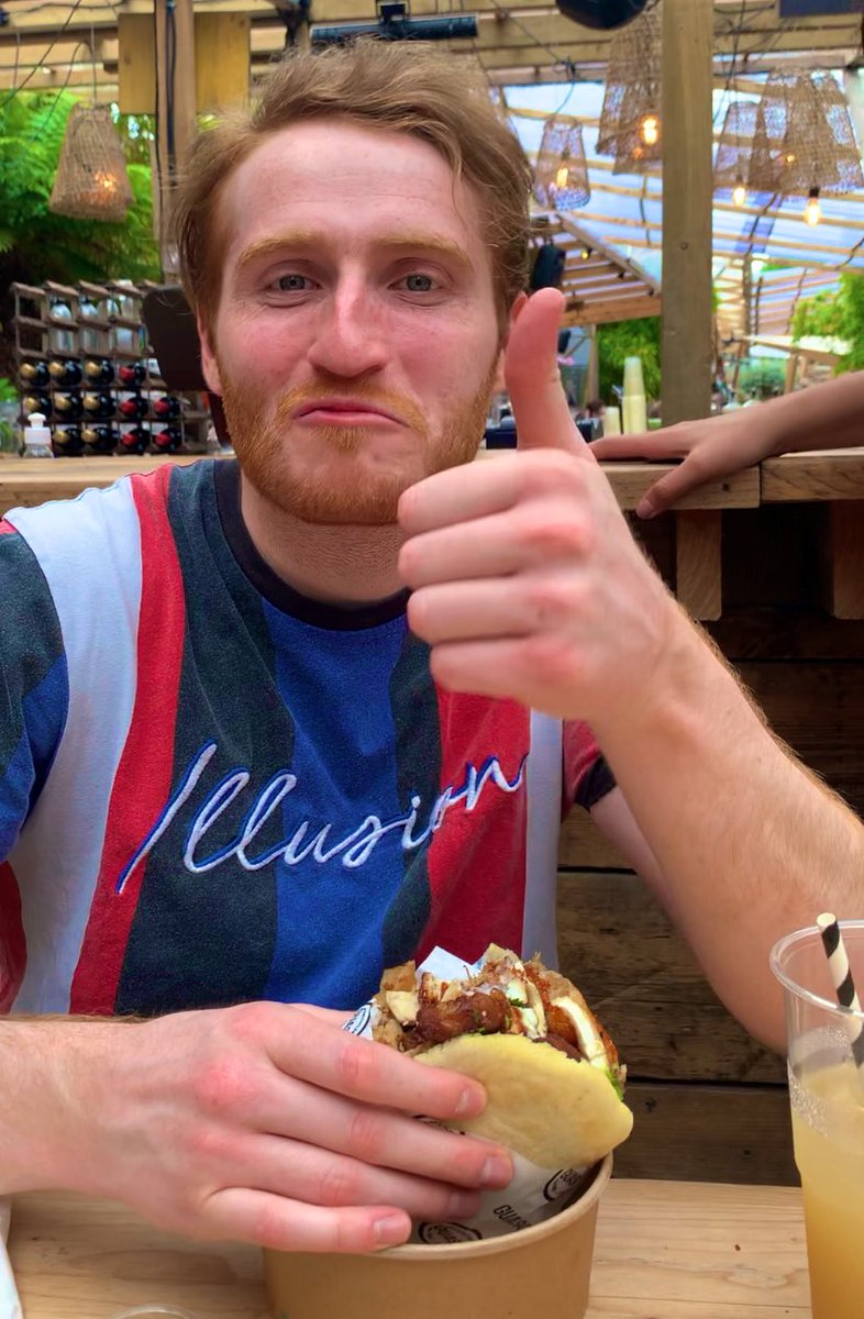 theroxyblaise's tweet photo. Well… believe it or not: IT HAPPENED! 🥳💃🏼 #Flat40 took @AliWoodsGigs for Arepas! 🫓🇻🇪 https://t.co/yWGSTF0JJi