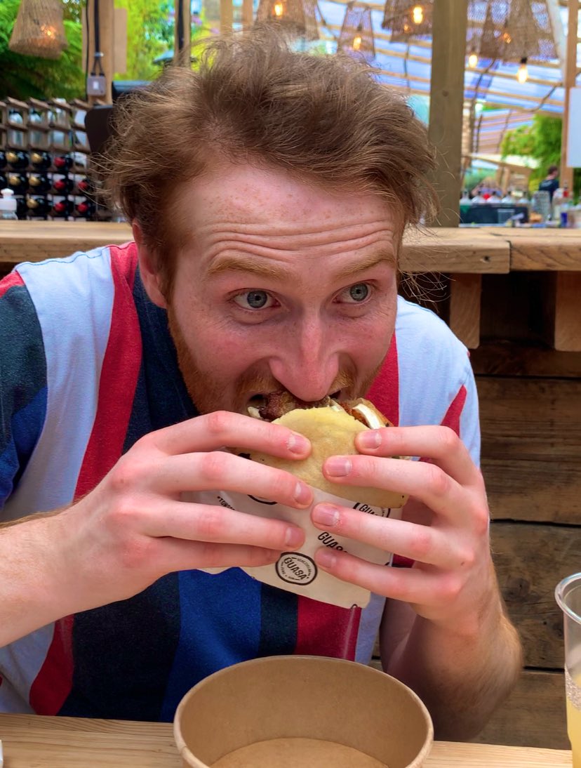 theroxyblaise's tweet photo. Well… believe it or not: IT HAPPENED! 🥳💃🏼 #Flat40 took @AliWoodsGigs for Arepas! 🫓🇻🇪 https://t.co/yWGSTF0JJi