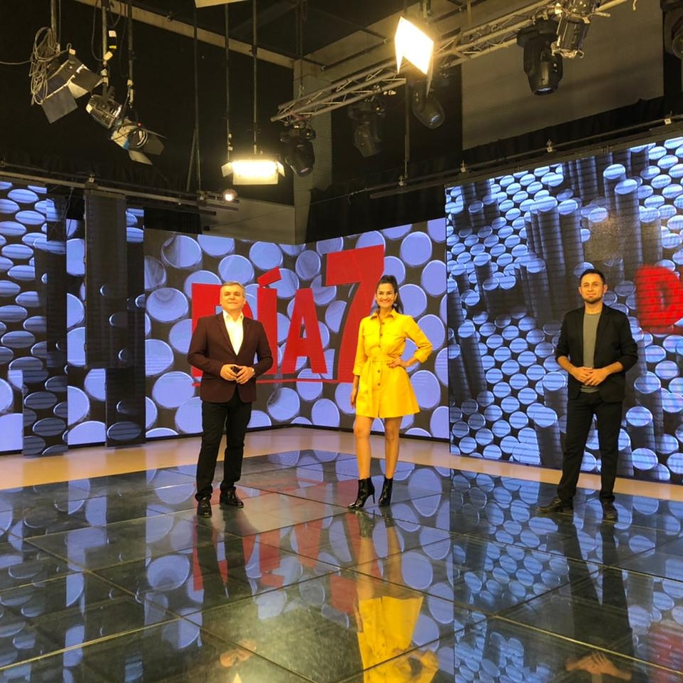 julicanias's tweet photo. Dia7, hoy a las 22, EN VIVO, por Canal 10. Entrevistas a @rogeliofrigerio, @FacuTorresLima y Diego Mestre. Con @yani_soria @AdrianSoriaMKT Produción:  @ArAsef https://t.co/5Ilr5AVBZW