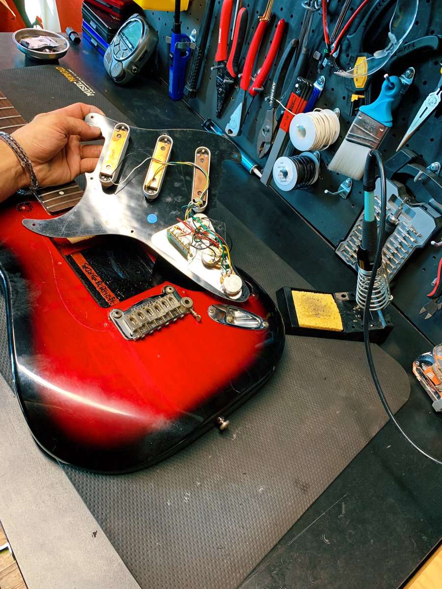 SDGuitarRepairs's tweet photo. couple of @GandLGuitars set ups, pot replacement, and nut adjustments over the weekend 🍾 #glguitars #fender #guitartech https://t.co/b8X7r1hscq
