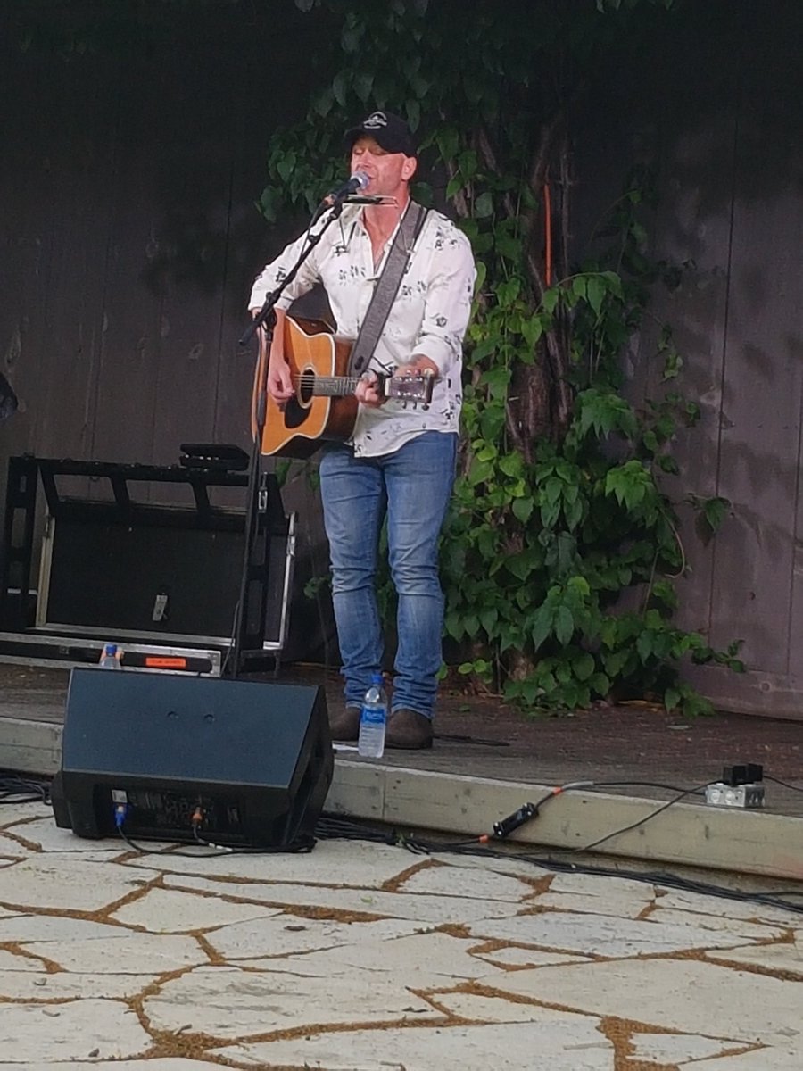hopper_johanna's tweet photo. My first live show of the year and it was a #hellraisinggoodtime (campfire style) with @timhicksmusic ππ₯π€ @RockTheParkLDN. π§‘ the new music #CampfireTroubadour. https://t.co/cy4bLa9Snf