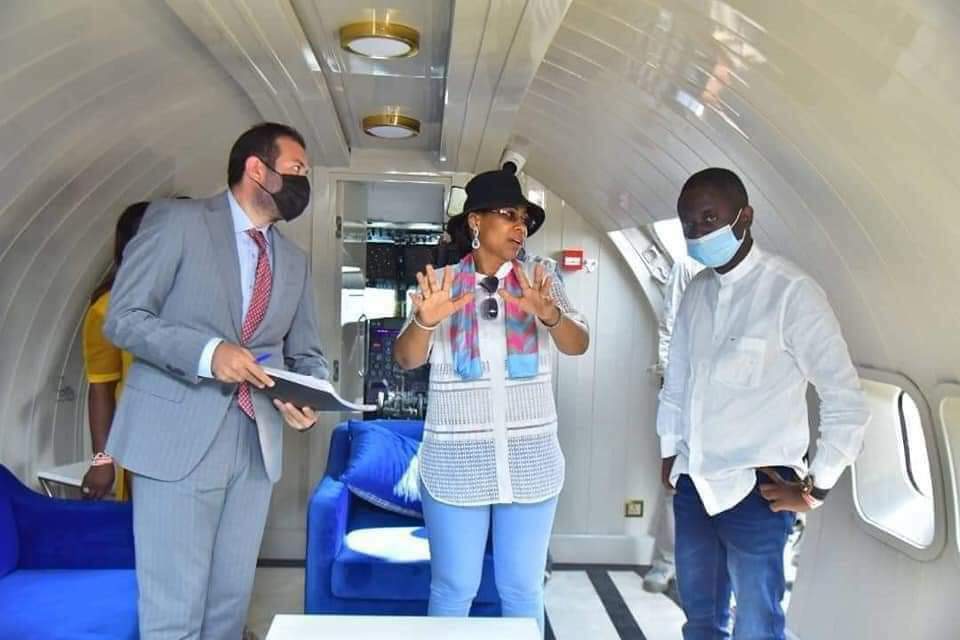 MamaniMama3's tweet photo. Une femme exceptionnelle don de Dieu ⛔Un avion transformé en restaurant à Kingakati, Maman ni maman Olive Lembe . women arrived in 2023 for an emerging congo filled with love

￼ https://t.co/LAcGmZs6Pd