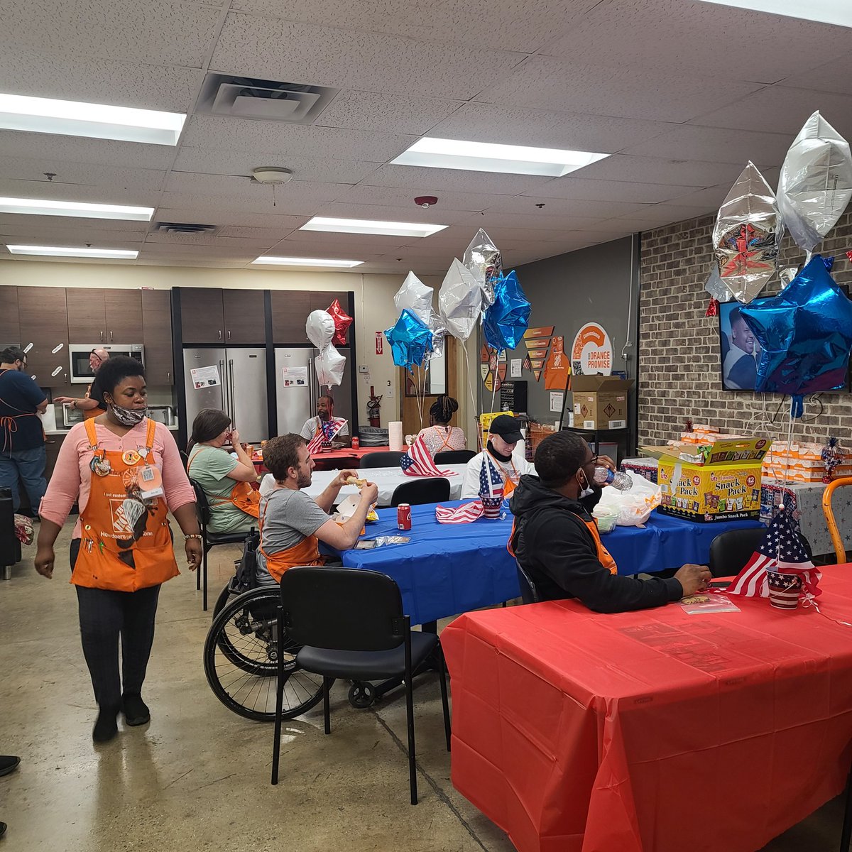 Home depot 2575 showing appreciation to all associates that worked this holiday.  #2575strong @tim_hickey1 <a href="/MondoTHD/">Armando Portillo</a> <a href="/BrianConwayTHD/">Brian Conway</a> <a href="/staceyjsharp1/">Stacey J Sharp-Brown</a>