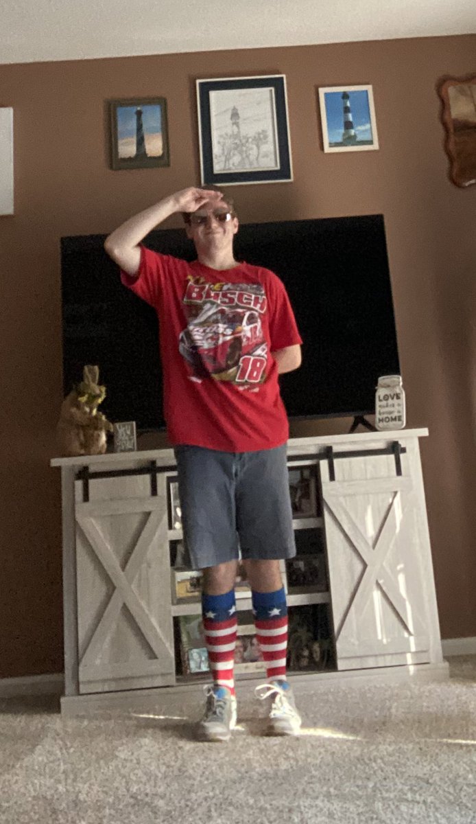 DAREETV's tweet photo. I’m ready to party tonight playing games with friends from the #GubbaSquad and I will tweet pics and a vid of the finally of fireworks if I do see some 🇺🇸🇺🇸 https://t.co/tzBVLx8nxz