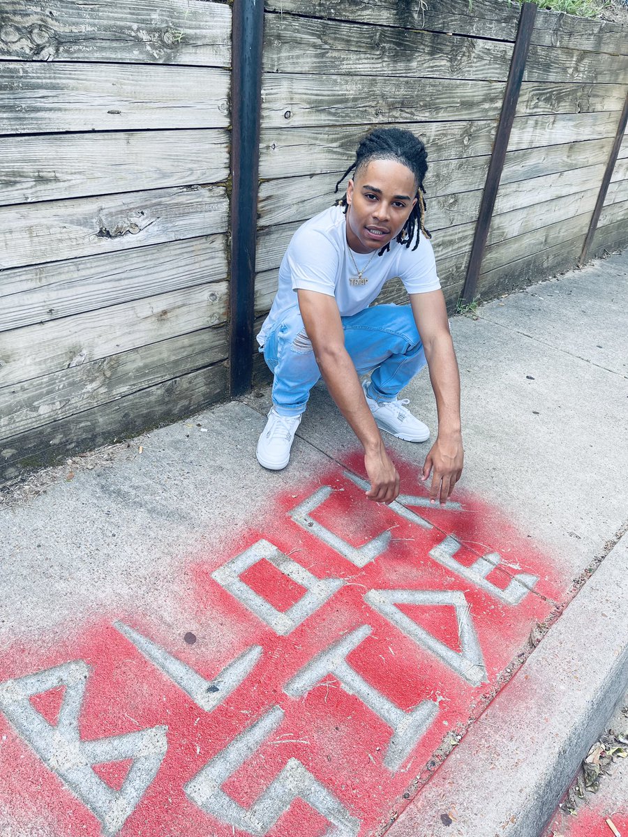 Blocksidechris's tweet photo. Hell na you can’t be Blockside, Niggas ahh die for this Lifestyle…🏚✅ #Blockside⚠️ https://t.co/AZ1LzPd7Qz