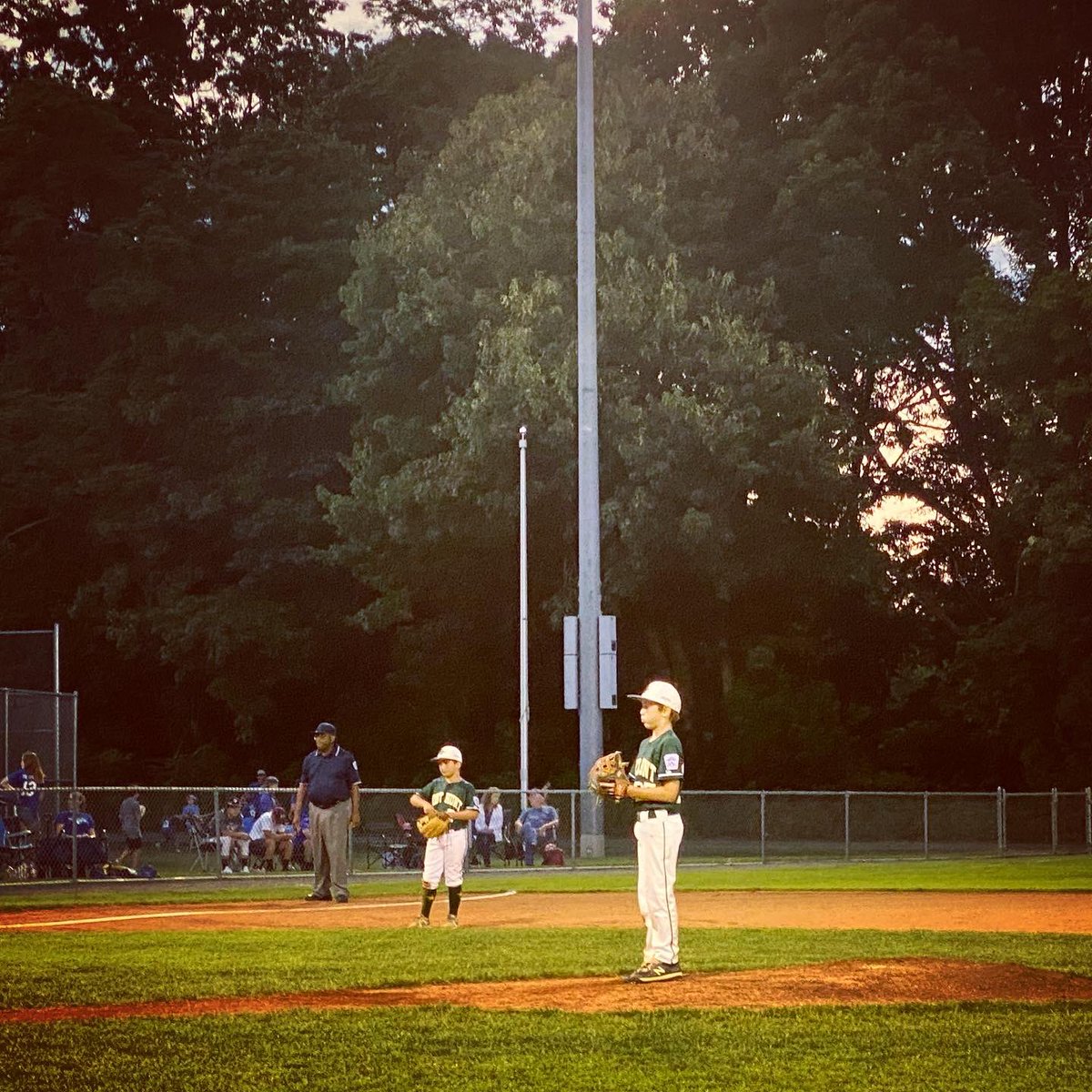 DaffneiRiedel's tweet photo. July 2, 2021:  Fort Hunt Little League  8-9-10 All-Stars captured the Virginia District 9 Little League  Championship, with a victory over West Springfield Little League - National 8 to 2 on Friday night. Now they travel to the VA state tournament!💚⚾️ #OneHunt #FHLL #LifewithJR https://t.co/HPq8NDDUUl