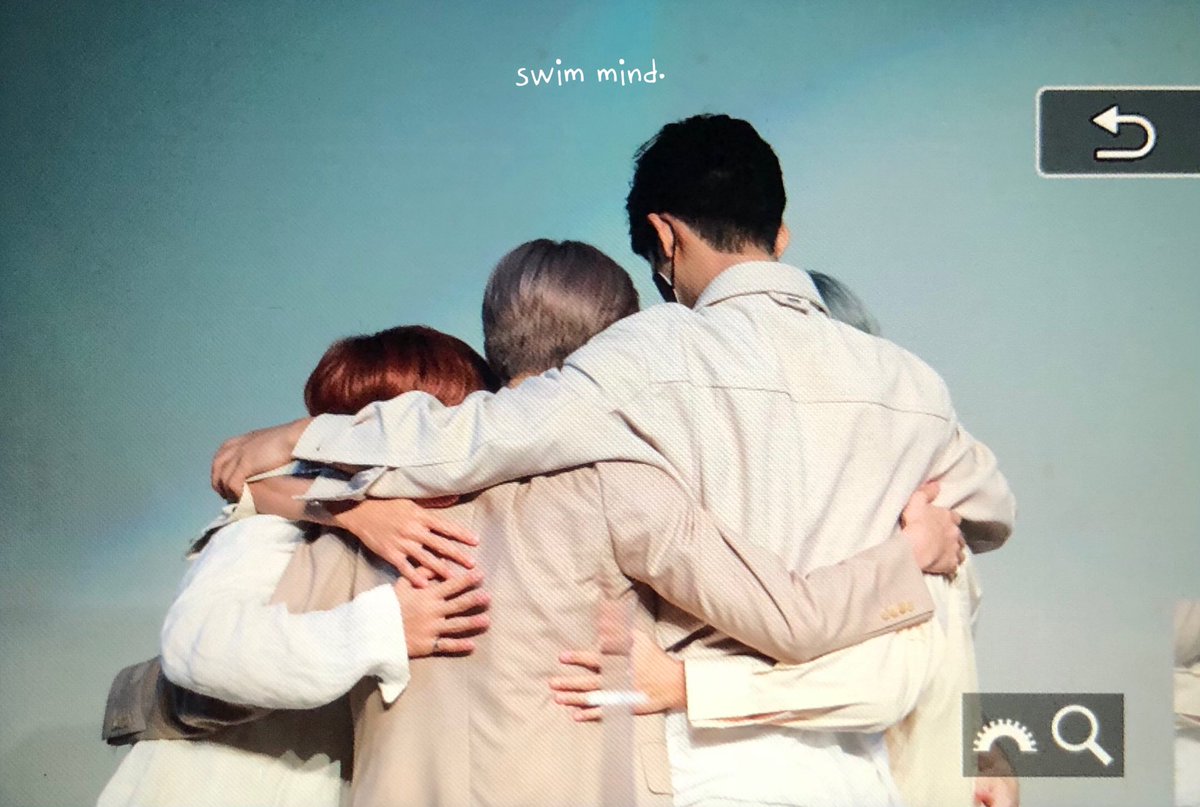 miwon17_'s tweet photo. when wonwoo was asked to hug the person that had a hard time this comeback but he did a group hug instead with everyone together cuz everyone in seventeen worked hard...🥺🥺🥺 @pledis_17 https://t.co/Xuj5TR7jN7