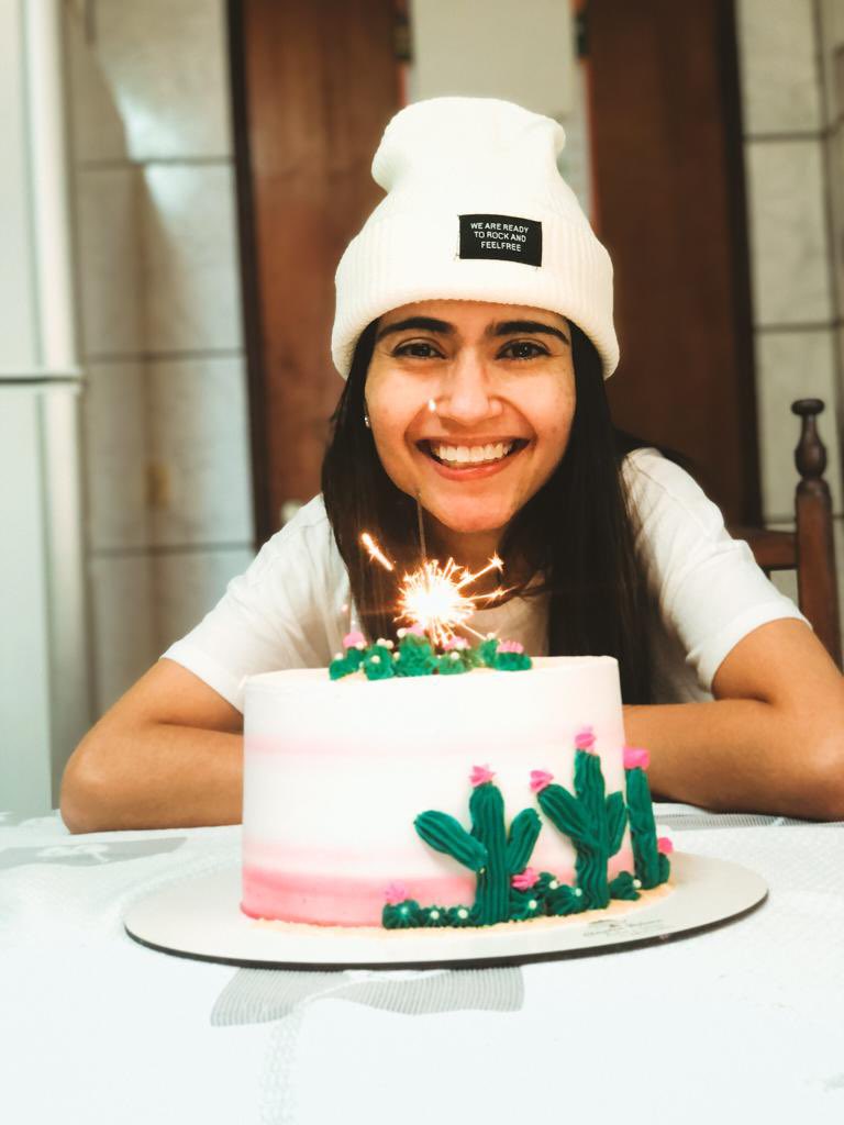 HeloysaaAmanda's tweet photo. @juliette corre aqui, eu ganhei um bolo de cactos 🌵 #teamjuliette #teamcactos #juliettecampea #JulietteFreire #bbb21 🌵🌵🌵🌵🙏🏽🙏🏽✨ Feliz 26 anos pra mim! 🥰 https://t.co/1KzTJkdo4d