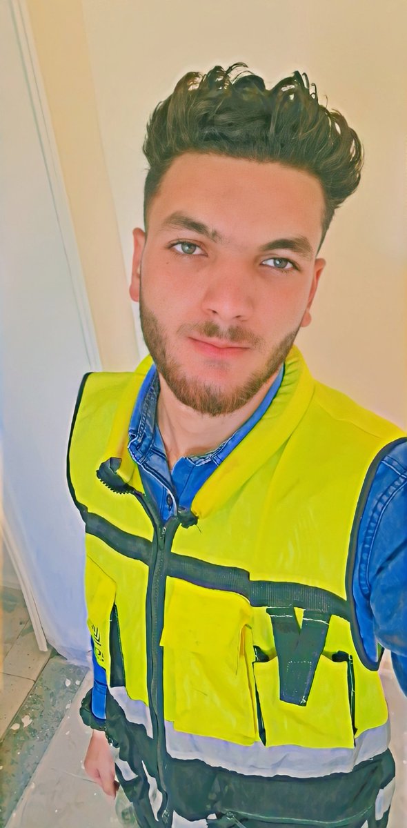 khedr109's tweet photo. متركزش ف عيني ي عسل 😂👷🏻‍♂️ https://t.co/BfstqQIJbE