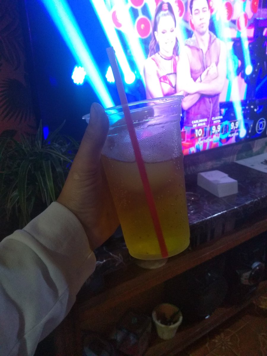 tarini1012's tweet photo. Um brinde a vida 🥃 https://t.co/i2bNwYvAtm