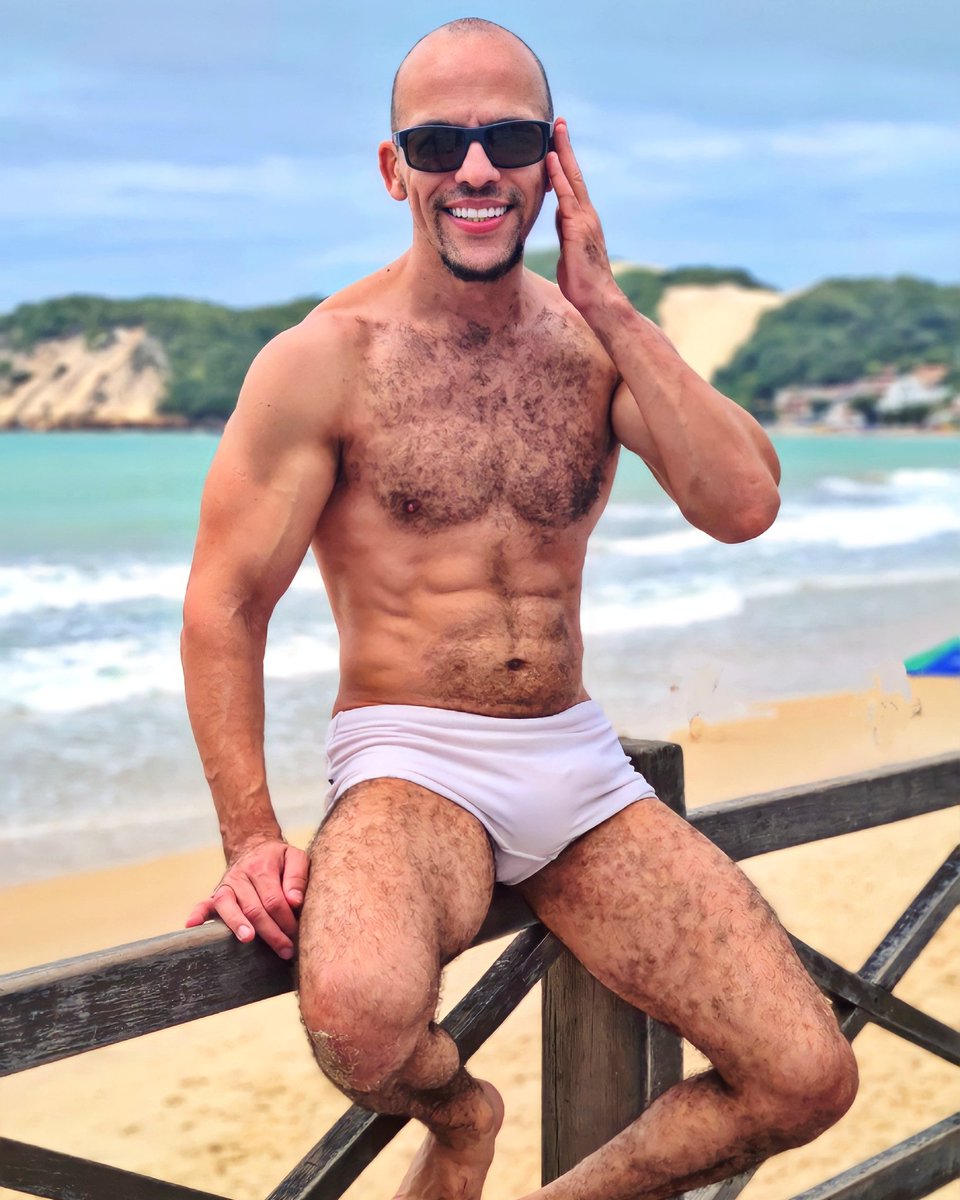 FabiolopesSp's tweet photo. 3 carecas na foto, uma escondida! 😛
#macho #barbados #fitman #peitoral #biscoiteiro #praieiro #homemdecueca #hotboys #sunga #carecasbarbudos #sungabranca #hairy #gay #gaysp #hairyboys #barbudo #sp #belezamasculina #homensdesunga  #sarado #homaodaporra #malhado #careca #sarado https://t.co/gqoCLbqwB1
