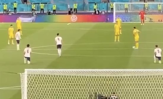iyateya's tweet photo. @Col38375157 @battleaxeBrit1 'Here's Harry taking the knee - he stood up AFTER taking the knee because Ukraine kicked off while England players were still kneeling.' https://t.co/H1A6PWnFU1