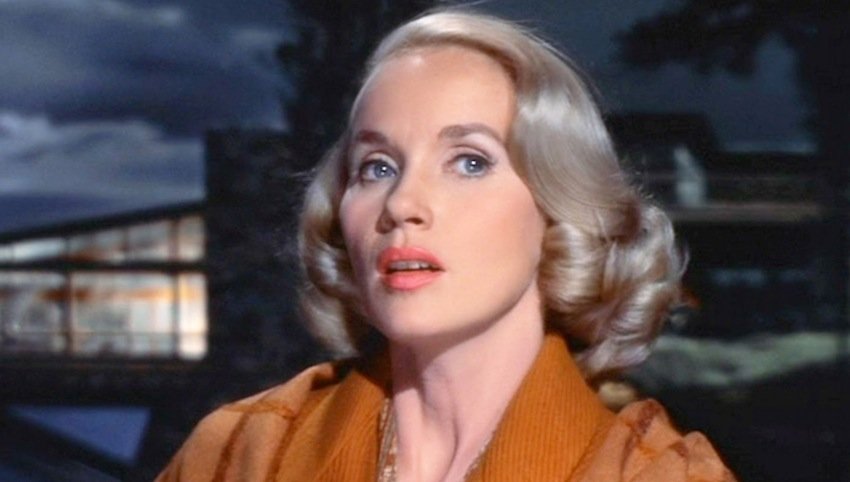 Happy 97th birthday to this living Queen of cinema. #TCMParty #EvaMarieSaint